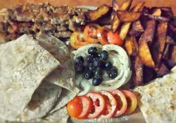 Greek Wooden Platter - Komentarista Cafe 88.30FM