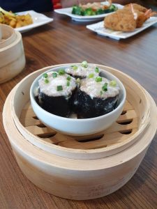 LOkwan noodle and dimsum house crab stick roll