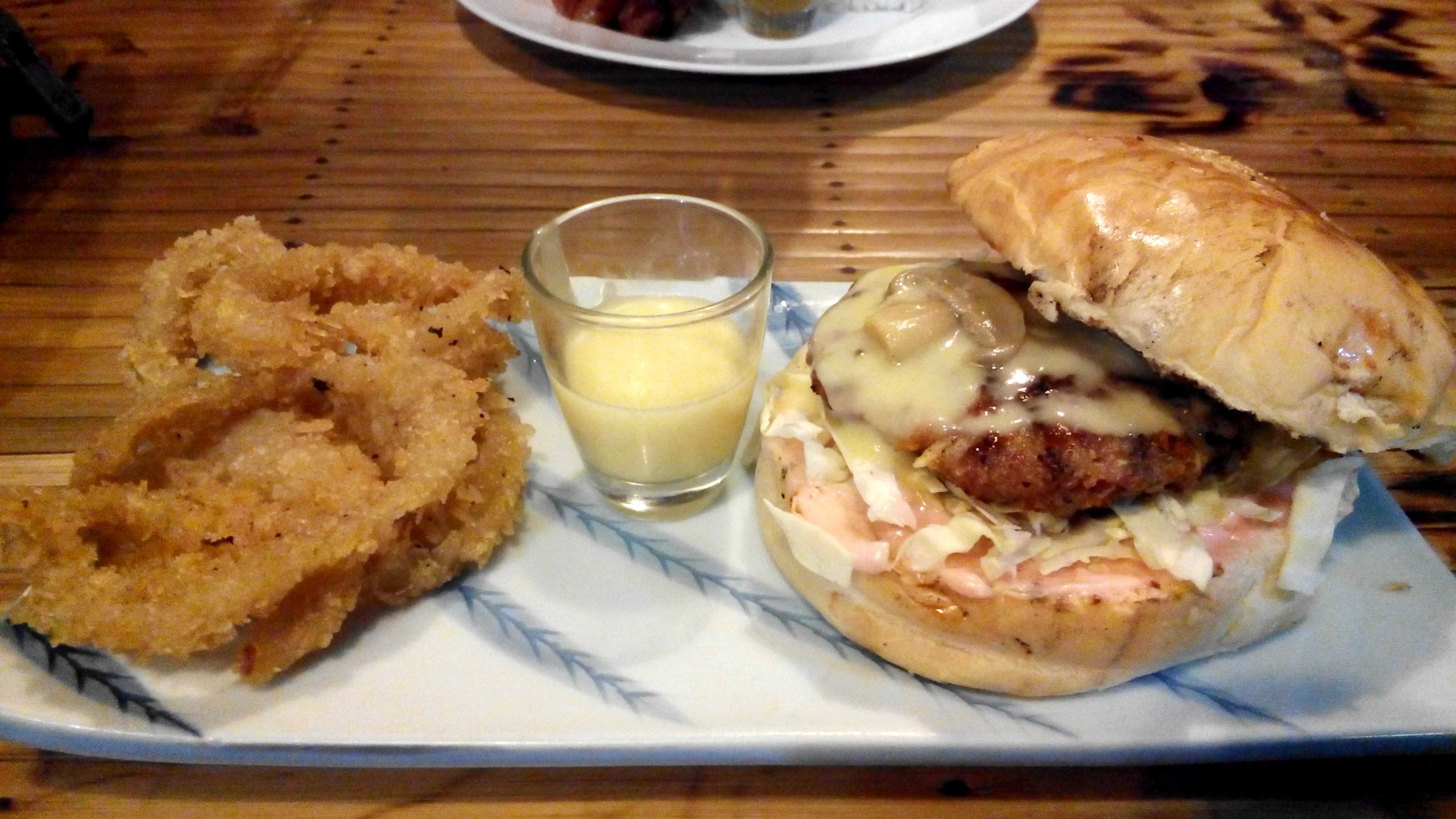 Cheezy Mushroom Burger – Insolidum Grill